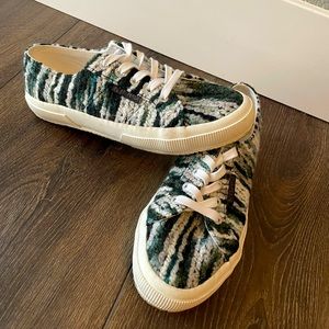 Superga Yarnsw Sneakers- gray and white size 7 Women-5.5 Men Like New!!